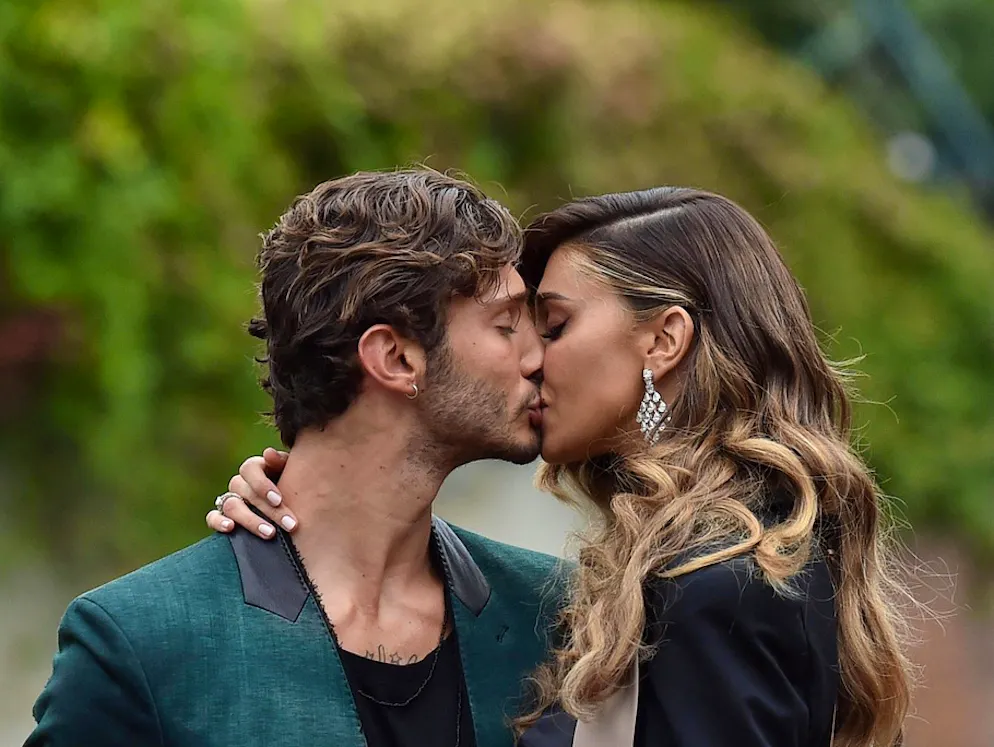 Belen Rodriguez e Stefano de Martino. Nonostante i due siano separati dal 2015, la coppia ha confermato di non aver mai presentato la richiesta di divorzio. 