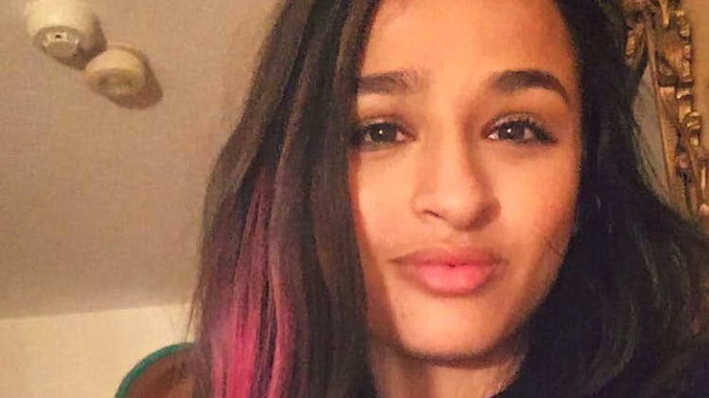 Greta Thunberg & Co.: ces adolescents changent le monde. La transsexualité est un sujet qui a longtemps été passé sous silence, pris à la légère ou même tourné en dérision. Des activistes comme Jazz Jennings (18 ans) luttent contre cela. Tout d’abord sur YouTube, puis sur la chaîne américaine TLC, elle s’est mise à raconter son histoire et celles d’autres personnes transgenres. En 2016, elle a publié son premier livre.