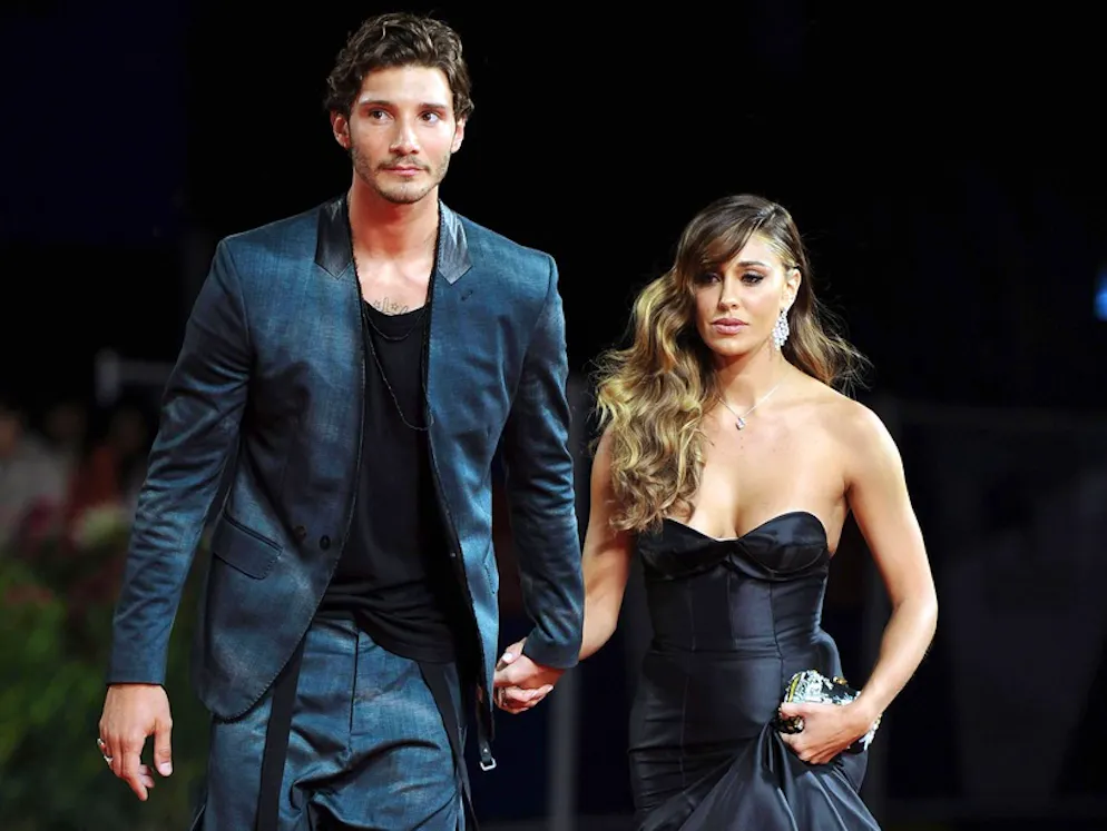 Belen Rodriguez e Stefano de Martino. Intanto la love story continua e Stefano De Martino si è rimesso la fede al dito. 