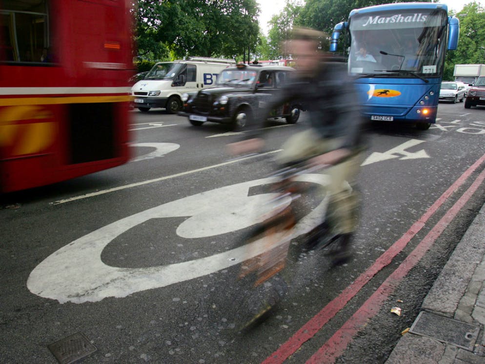 Besitzer alter Autos müssen künftig eine Gebühr zahlen, um ins Londoner Stadtzentrum fahren zu dürfen. Die neue Gebühr gilt zusätzlich zu der bereits 2003 eingeführten Stau-Abgabe. (Archivbild)