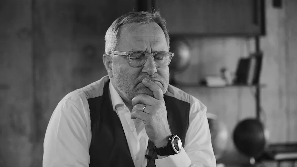 Frank Baumann über seinen Verdienst: «Keine Ahnung! Ich weiss nicht im Ansatz, wie viel Geld wir verdienen. Meine Frau regt sich immer fürchterlich auf, weil mich das nicht interessiert. Denn mich interessiert mehr die Art und Weise, wie ich verdiene. Und wenn es nicht mehr reicht, dann essen wir halt nur noch Brot und Käse.»