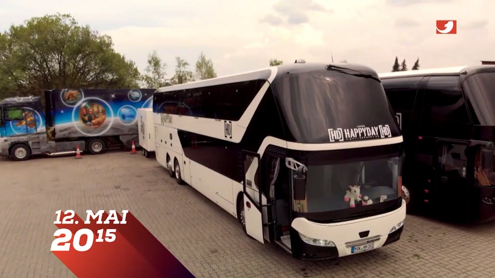 «Bus Babes». Das weisse Ungetüm ist Jules «Schneewittchen». Das Plüscheinhorn hat bereits Platz genommen.