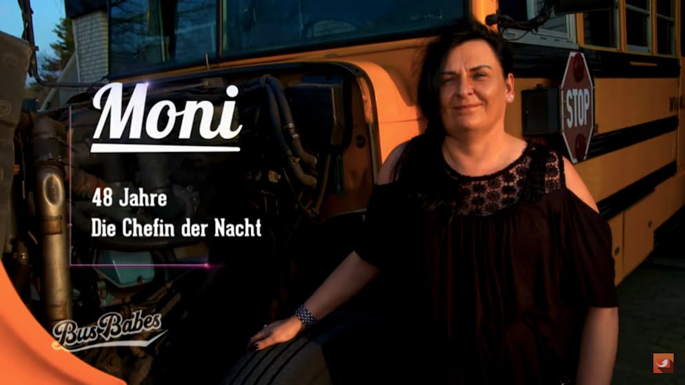 «Bus Babes». Moni, 48, die «Chefin der Nacht». Auch sie gibt in der ersten Folge alles.