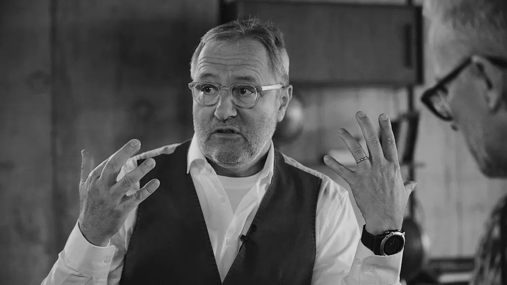 Frank Baumann über Farben: «Fragen machen mir gar keine Probleme, denn die kann ich beantworten. Farben hingegen schon. Da gibt es solche, bei denen ich mir denke: Mann, wer hat denn dieser Frau das Kleid verkauft?»