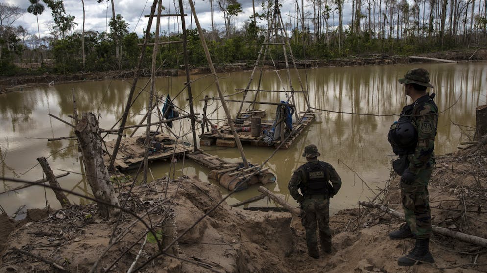 Militär gegen illegale Goldgräber. ... Seen mit Quecksilber verseucht.