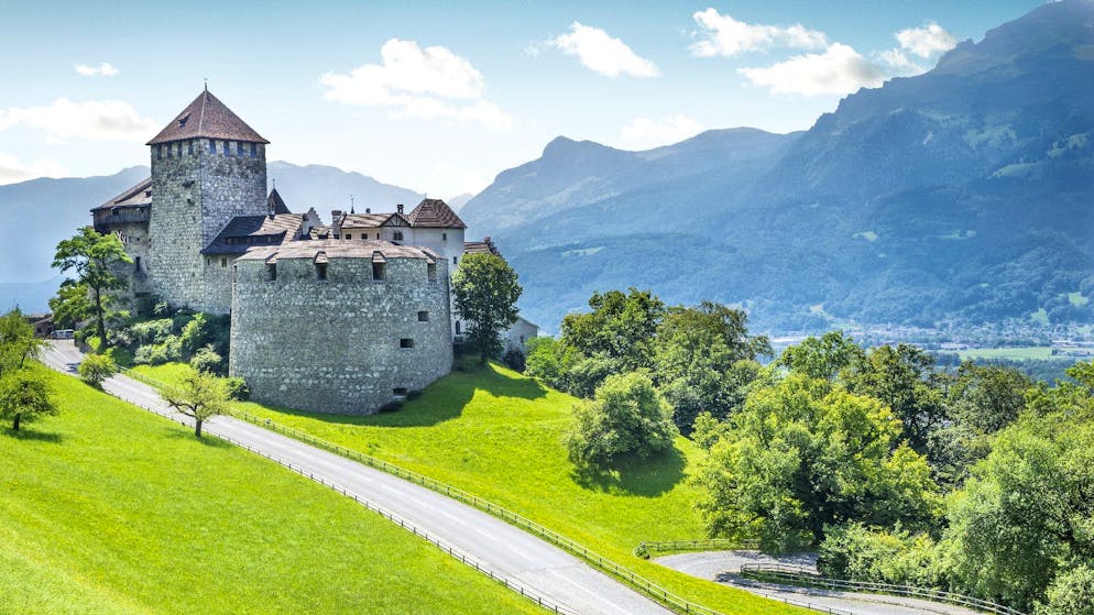Das sind Europas Top-Reiseziele 2019. Platz 8: Der Zwergstaat Liechtenstein hat für Wanderfans viel zu bieten. Und auch das Schloss Vaduz ist einen Besuch wert.