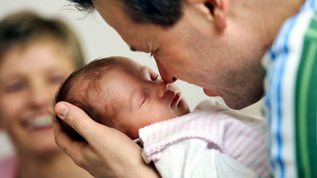 Vaterschaftsurlaub. Bundesrat gegen Vaterschaftsurlaub