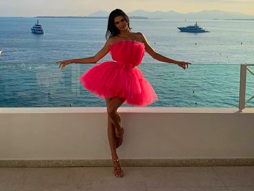 kendall jenner pink dress h&m Kendall Jenner's H&M x Giambattista Valli Dress Will Be Available to Buy Again Soon