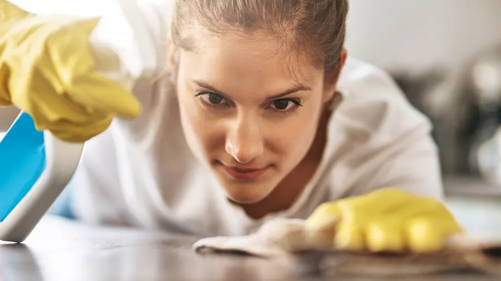 Lappen und Schwämme sollten wöchentlich gereinigt werden. 