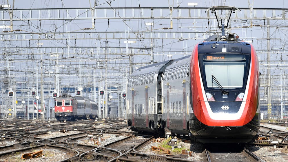 Fahrplanwechsel 2020 bringt auch neues Rollmaterial. Auch die bisher pannenanfälligen Fernverkehrs-Doppelstockzüge FV-Dosto sollen zusätzlich auf der Strecke Basel-Zürich-Chur zum Einsatz kommen.