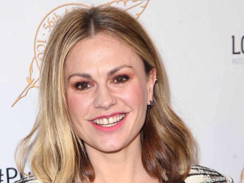 Anna Paquin Films Et Programmes Tv Anna Paquin a étudié l'apiculture pour préparer son nouveau film