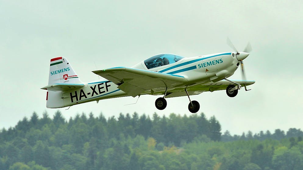 Auch für die Piloten von Kleinflugzeugen gilt künftig im kontrollierten Luftraum Englisch als Standardsprache. (Archivbild)