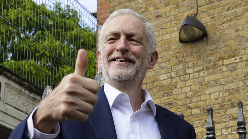 Il primo firmatario della mozione nonché leader laburista Jeremy Corbyn.
