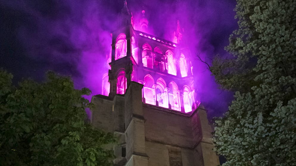 Frauenstreik am 14. Juni 2019. Auch die Kathedrale von Lausanne leuchtet in der Farbe der Streikenden.