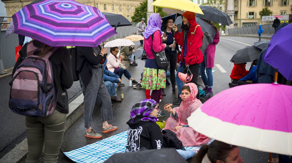 Frauenstreik am 14. Juni 2019. Vom Regen lässt sich niemand abschrecken.
