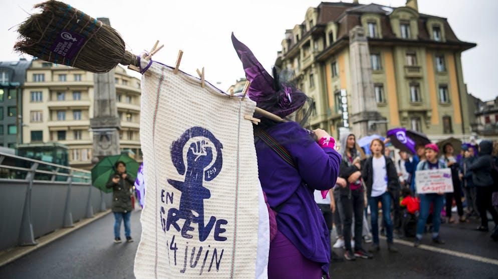 Frauenstreik am 14. Juni 2019. Einige Teilnehmerinnen der Proteste beweisen Kreativität in ihrer Outfitwahl.