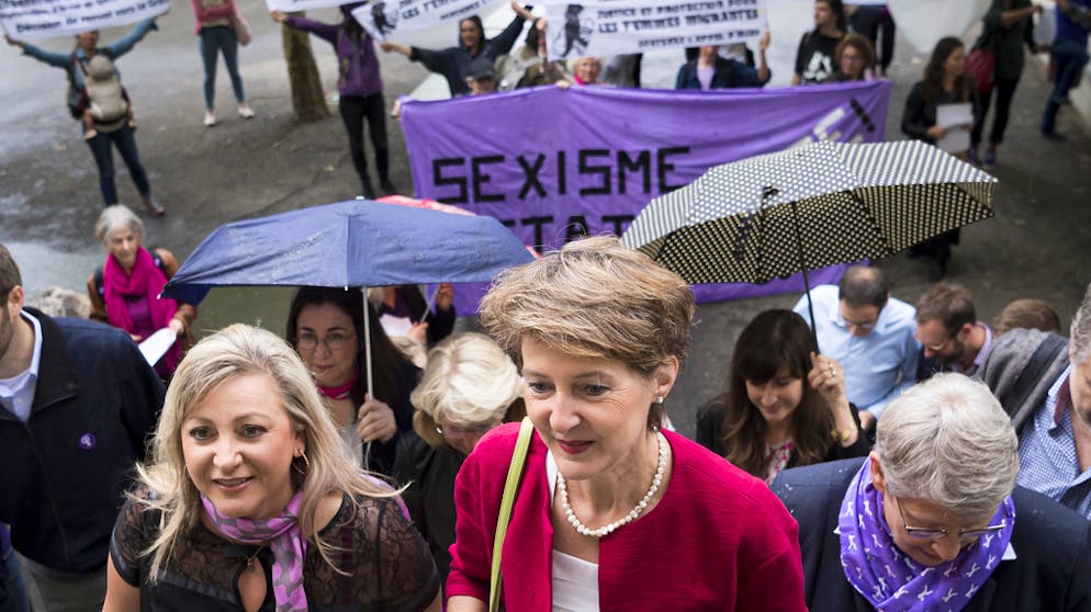 Frauenstreik am 14. Juni 2019. Bundesrätin Simonetta Sommaruga nimmt an den Protesten in Lausanne teil.