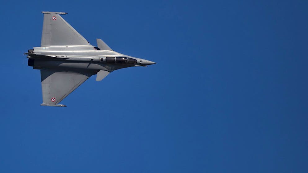 Paris Air Show 2019. Eine Rafale beschliesst den ersten Flugtag in Paris.