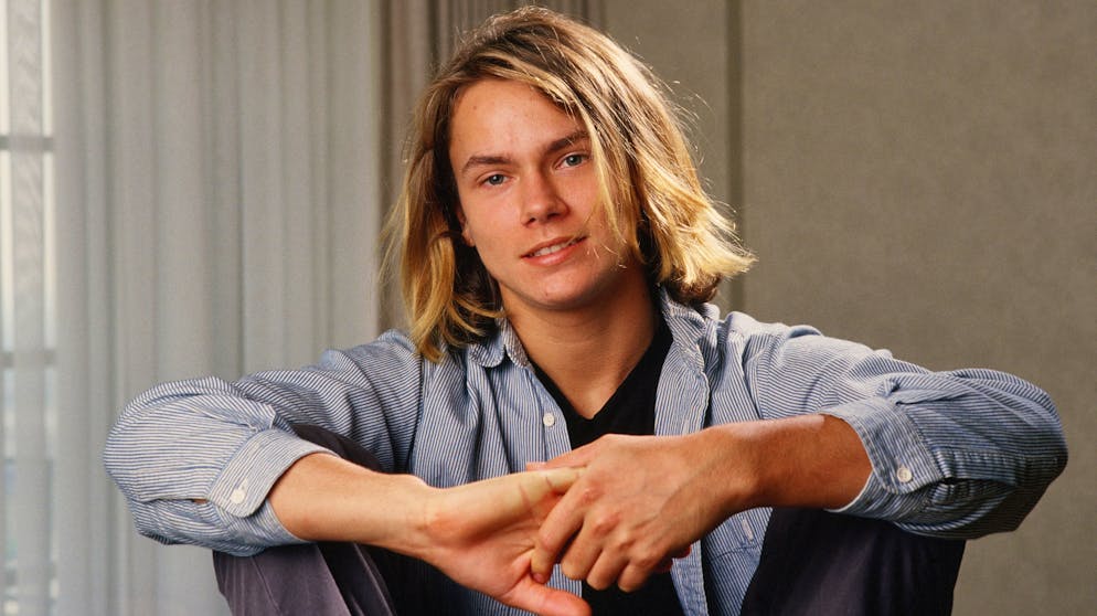 Der amerikanische Schauspieler River Phoenix, der Bruder von Joaquin Phoenix, starb im Alter von 23 Jahren an einer Drogen-Überdosis.
