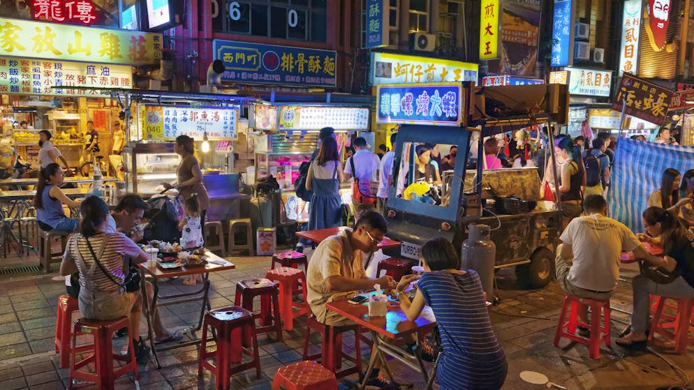 Ganz schön bunt – die Nachtmärkte von Taiwan. Buntes Treiben: Nachtmärkte sind in Taiwan beliebte Treffpunkte.