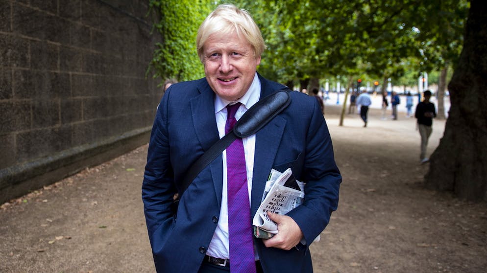 Boris Johnsons derbste Sprüche. Boris Johnson ist für sein loses Mundwerk bekannt. So sagte er einst: «Die Chancen, dass ich Premier werde, sind in etwa gleich gross wie die, Elvis auf dem Mars zu finden oder dass ich als Olive wiedergeboren werde.»