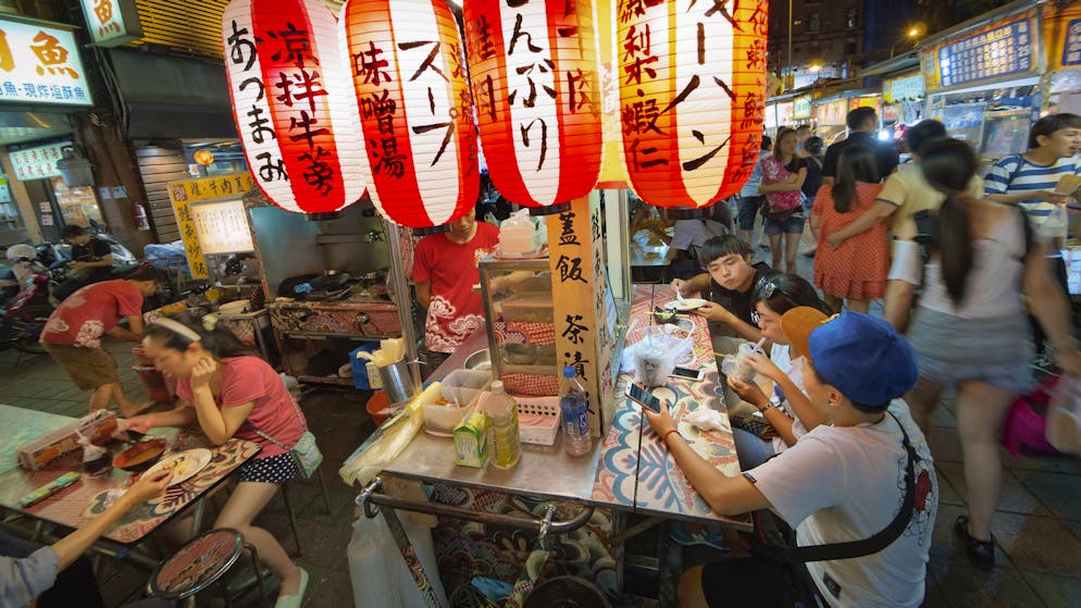 Ganz schön bunt – die Nachtmärkte von Taiwan. Wer den Alltag der Taiwaner kennenlernen möchte, ist auf einem Nachtmarkt genau richtig.