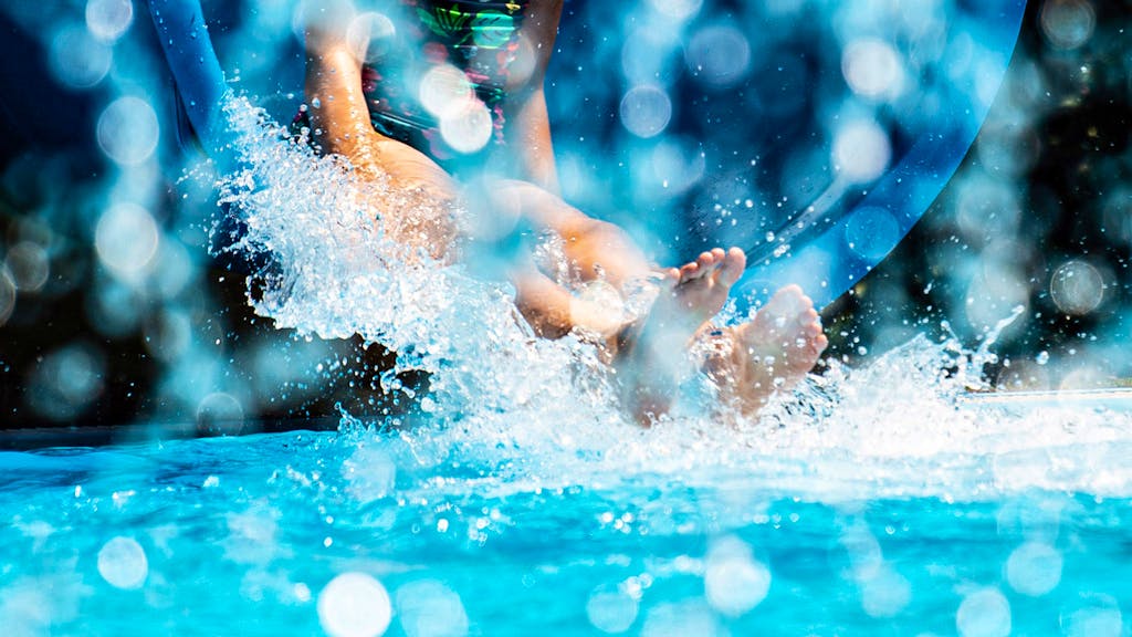 Badeunfall. Fünfjähriger Bub vor dem Ertrinken gerettet