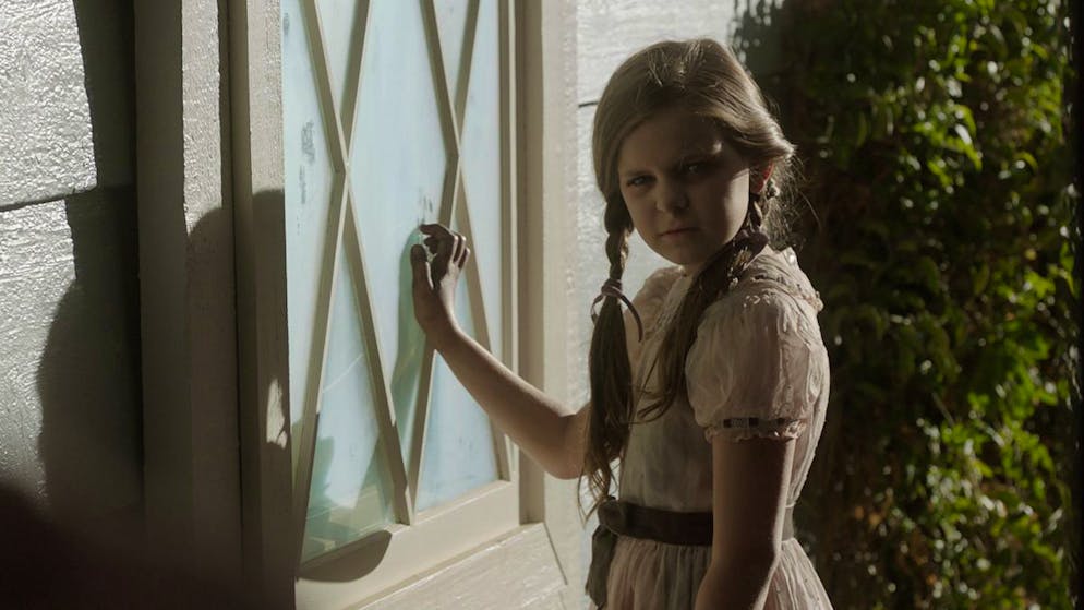 Das sind die Kino-Highlights im Juli. Die kleine Judy (Mckenna Grace) hat Angst um ihr Leben. Denn Puppe Annabelle hat es auf sie abgesehen.