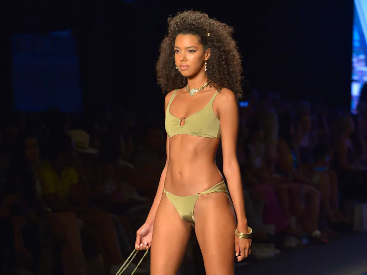 Shopping. Quels maillots de bain pour les petits seins?.