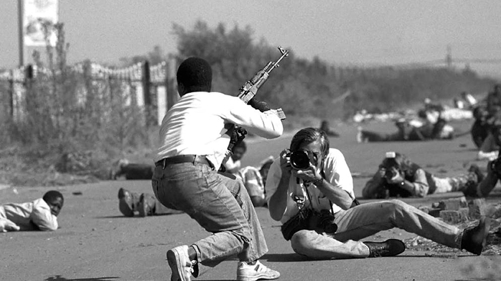 Filmo: Die erste Staffel. «War Photographer» von Christian Frei. Auf den Spuren des Fotografen James Nachtwey, dem vielleicht grössten Kriegsberichterstatter aller Zeiten. 