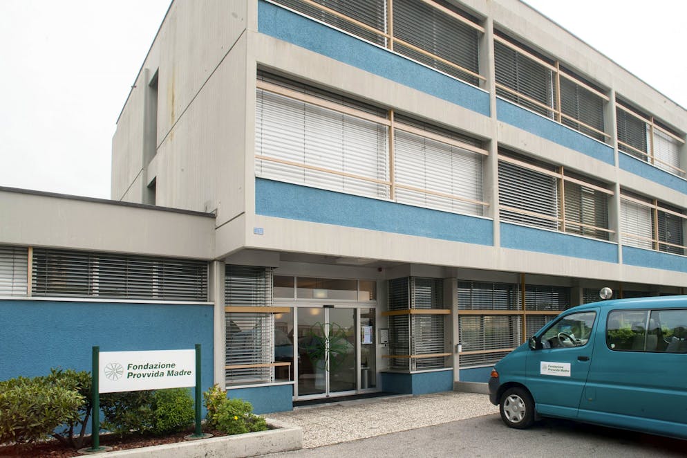 Esterni dell'edificio che ospita la sede principale della fondazione Provvida Madre a Balerna.