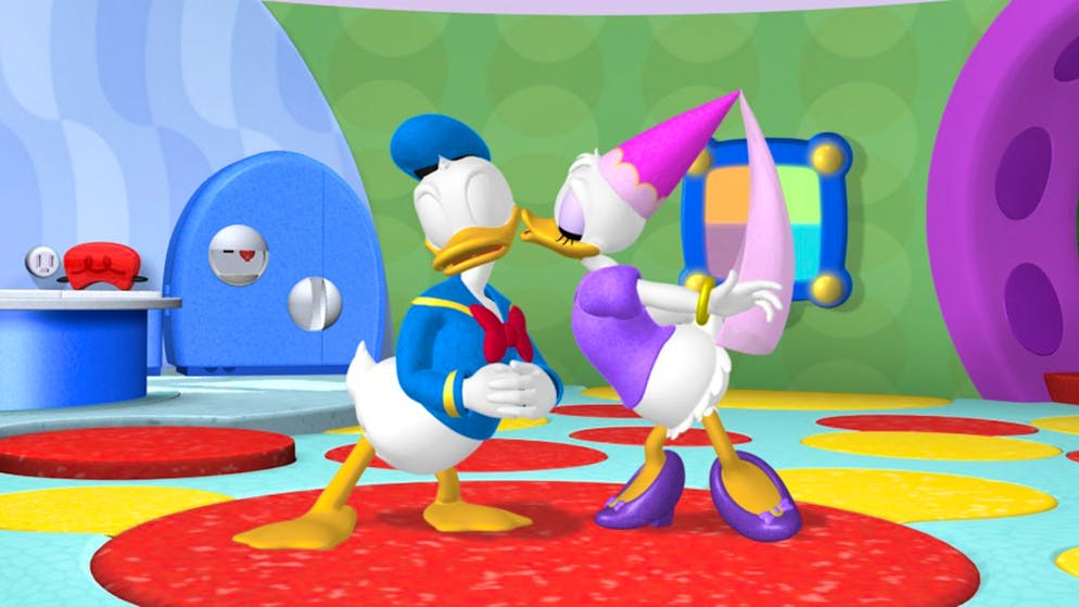 Zahlen, Fakten, Kuriositäten: Was du noch nicht über Donald Duck wusstest. Das wissen nur eingefleischte Fans: Donald Duck ist ein bisschen farbenblind. In einer Ausgabe von 1942 kann Donald zwar eine rote Karte erkennen, hält allerdings eine grüne für eine blaue.