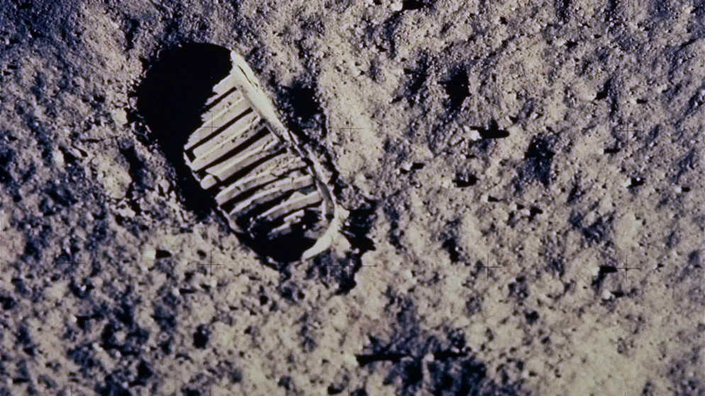 Unnützes Mond-Wissen. Erst zwölf Menschen waren bisher auf dem Mond – allesamt US-Astronauten. Als erster setzte am 21. Juli 1969 Neil Armstrong Fuss auf die Oberfläche. Als vorerst letzter war Harrison Schmitt im Dezember 1972 dort.