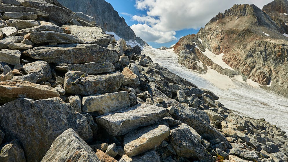 Wasserschloss Schweiz – alles im Fluss. Auch diese «Treppe» musste mit einfachsten Hilfsmitteln und ohne Maschinen gebaut werden.