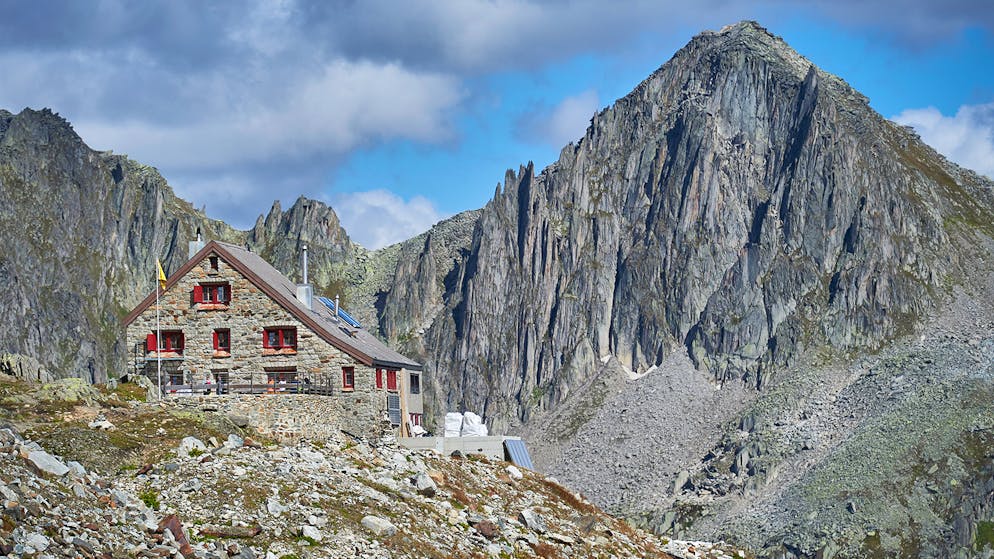 Wasserschloss Schweiz – alles im Fluss. Einer der Ausgangspunkte zur Wasserscheide ist die Rotondohütte.