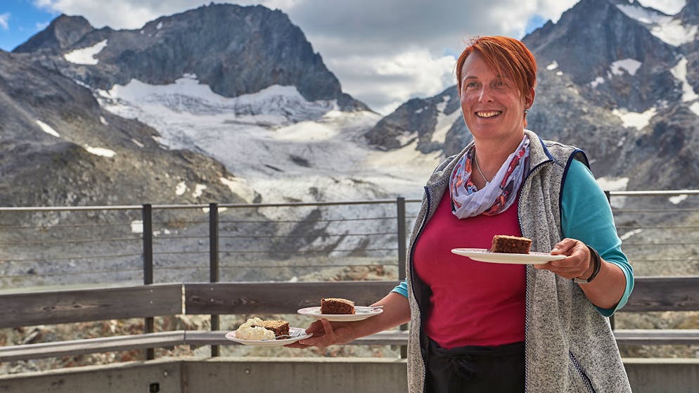 Wasserschloss Schweiz – alles im Fluss. Hüttenwartin Pia Biondi freut sich, dass die Übernachtungszahlen wegen des neuen Wegs angezogen haben.