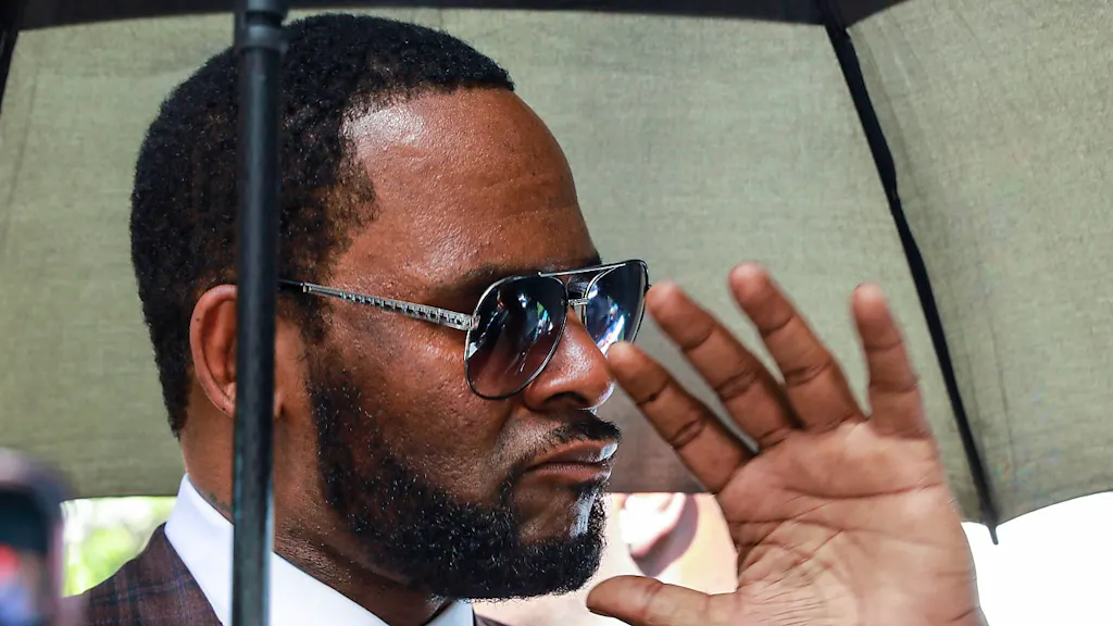 Stati Uniti. R. Kelly avrebbe pagato il silenzio della famiglia della teenager abusata