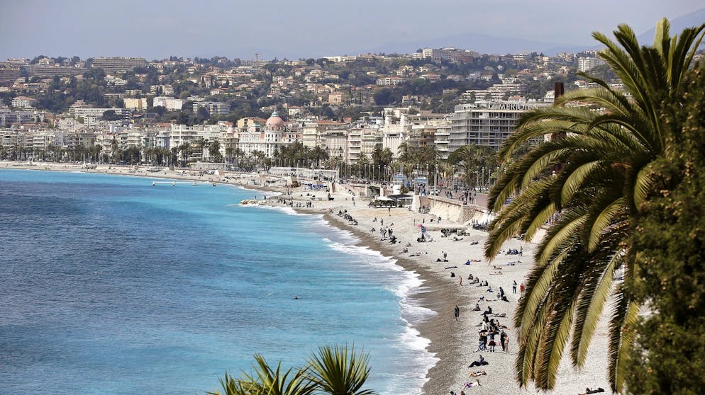 Terroranschlag von Nizza. Der Strand von Nizza an der französischen Côte d'Azur ist ein Ferienidyll – doch am 14. Juli 2016, dem französischen Nationalfeiertag, wurde er zum Schauplatz eines der bisher schwersten Anschläge in Frankreich. 