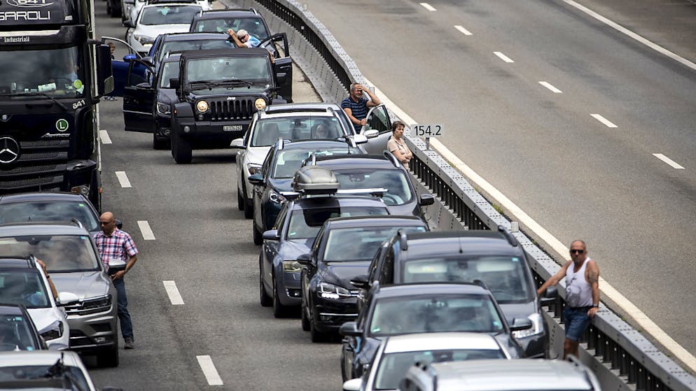 Mehr Als Acht Kilometer Stau Der Gotthard Ist Im Ferienstress