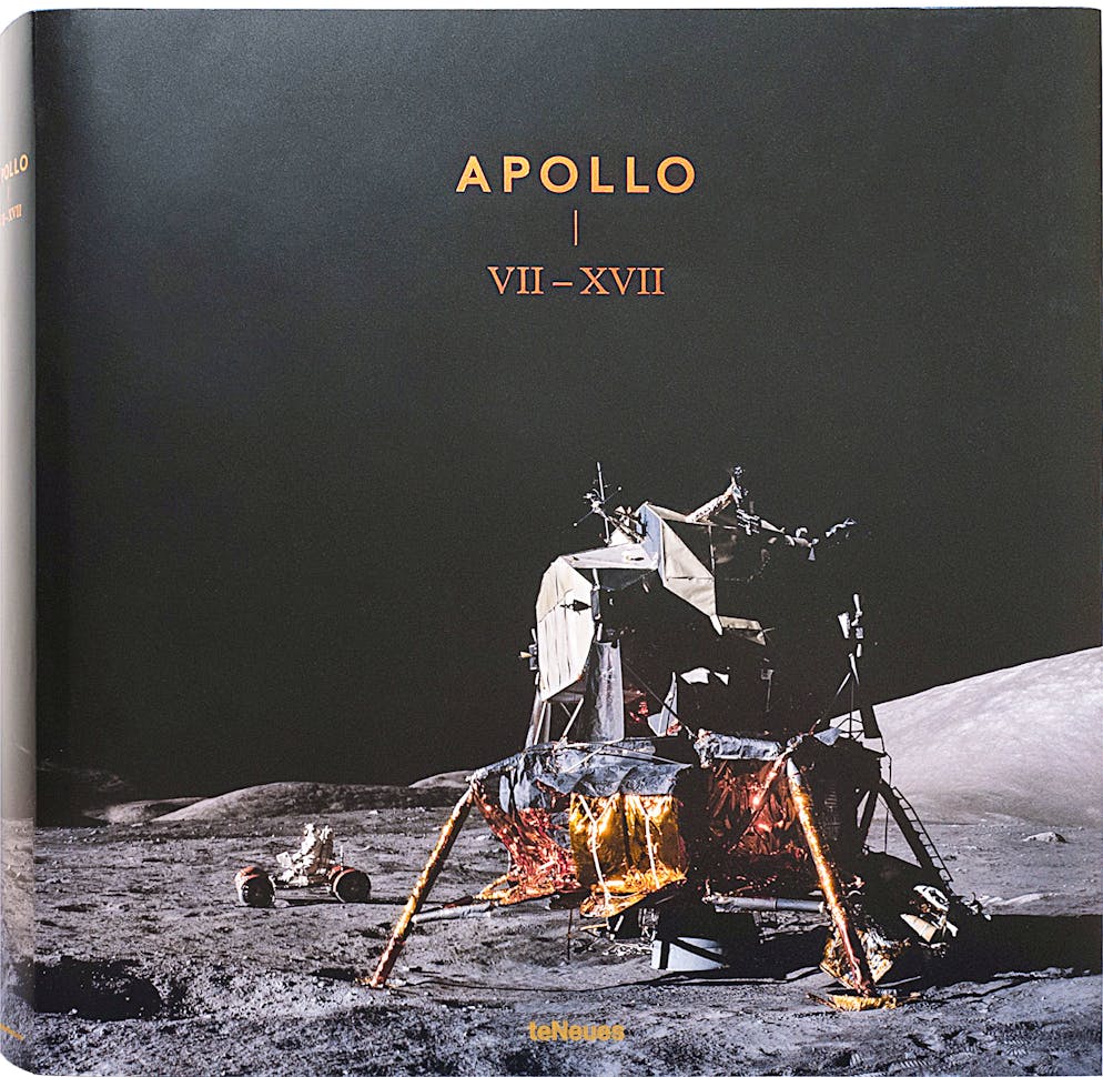 Mit diesen Dingen fühlt man sich wie auf dem Mond. Der Bildband «Apollo VII – XVII.» (Teneues) zeigt fast vergessenes, unveröffentlichtes Fotomaterial aus den Archiven der Nasa – aufgenommen von den Apollo-Astronauten während ihrer Missionen und in mühevoller Kleinarbeit aufwändig digitalisiert. Eine einzigartige Dokumentation über eines der wichtigsten Ereignisse im 20. Jahrhundert.