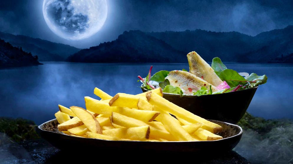 Mit diesen Dingen fühlt man sich wie auf dem Mond. Nicht nur für Mondanbeter: Vollmond Frites. Bauern und Gärtner machen sich den Mondkalender zunutze, um eine bessere Ernte einzufahren. Auch der Kartoffelprodukte-Hersteller Kadi aus Langenthal spürt den Vollmond. Seit letztem Jahr hat er Vollmond Frites im Angebot.