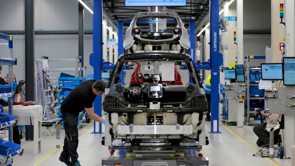 Umstellungsprozess. E-Auto-Trend: Tausenden Schweizern droht der Verlust ihres Jobs