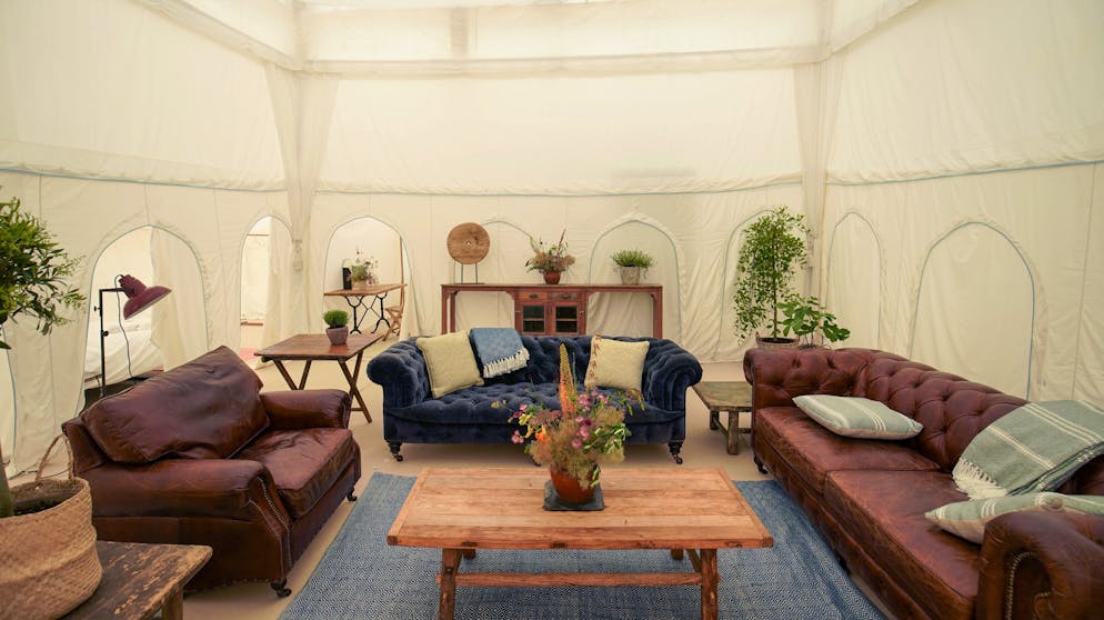 Zelt für 32'000 Franken pro Wochenende. Ja, das ist ein Zelt auf einem Musikfestival. Kein normales allerdings. Denn wer hier nächtigen will, zahlt ingesamt 32'000 Franken. 