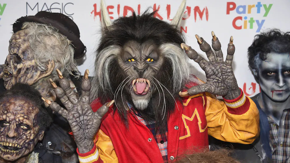 Unnützes Mond-Wissen. Der Mythos von Menschen, die sich bei Vollmond in Werwölfe verwandeln, ist uralt. Er könnte auf Fälle von Tollwut zurückgehen. (Im Bild: Heidi Klum im Werwolf-Kostüm.)