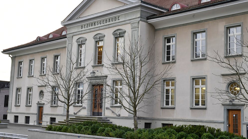 Der Prozess findet am Mittwoch vor dem Bezirksgericht Bülach statt.