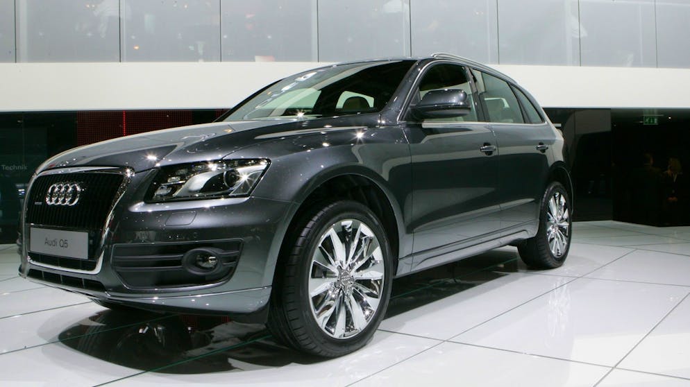 Ein solcher Audi Q5 war im Besitz des Ehepaars. Nach einem Unfall kassierten sie rund 57'000 Franken ein. Den Betrag verschwieg es dem Sozial- und Betreibungsamt.