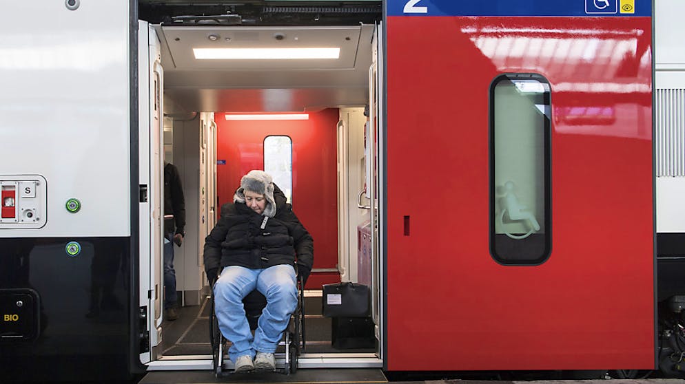 Macht wenig Sinn: Rollstuhlfahrer, die bei den SBB für einen Fünfliber einen Platz reservieren, werden vom Buchungssystem automatisch im Oberdeck platziert.
