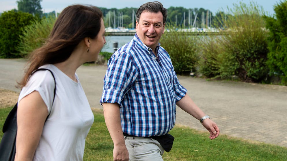 Nationalrat Corrado Pardini unterwegs am Bielersee mit der «Bluewin»-Redaktorin Anna Kappeler.