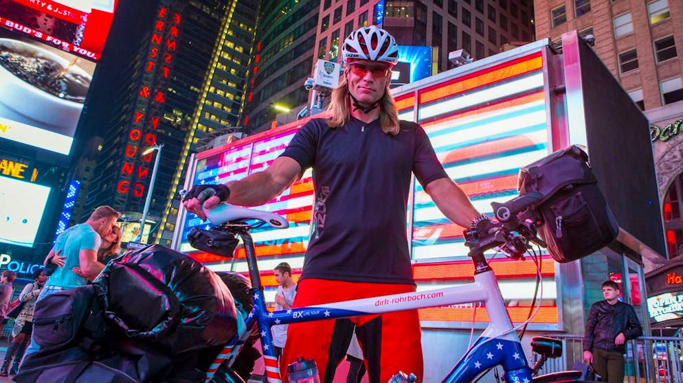 Diagnose Fernweh. Ein Stopp auf dem legendären Times Square darf bei Dirk Rohrbachs 6.000 Kilometer langer Radtour durch die USA selbstverständlich nicht fehlen.