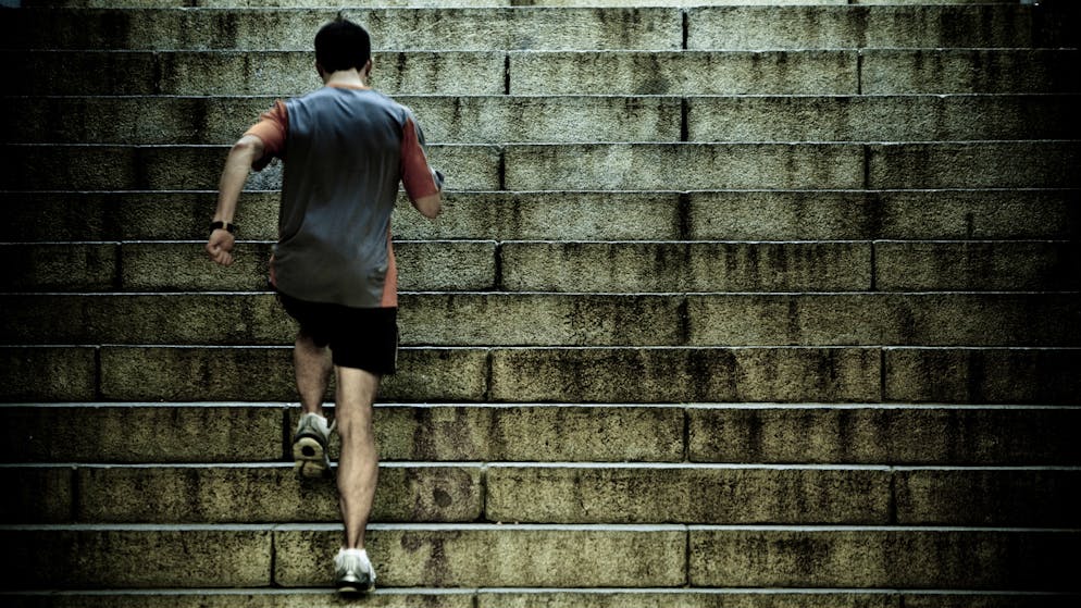 Treppenlaufen als Workout macht schlank und stark. Und ist einfach in den Alltag einzubauen.